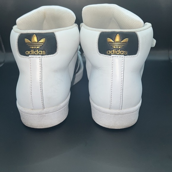 Adidas high top sneaker preowned size 5 Runs big fits size 6.5 - Picture 5 of 6
